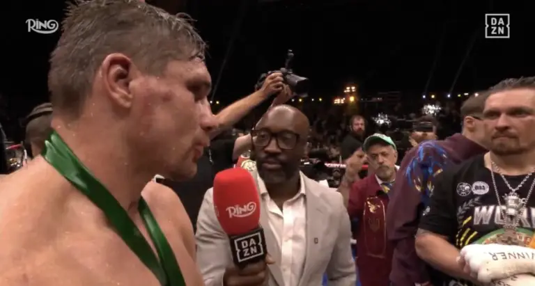 Rico Verhoeven Usyk ronde 11 stoppage controverse Piramides Giza 2026